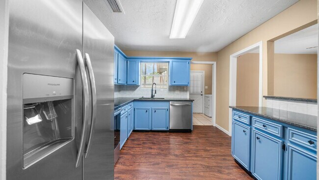 Building Photo - Enjoy comfortable, low-maintenance living in this updated, pet-friendly, carpet-free 3-bedroom ho...