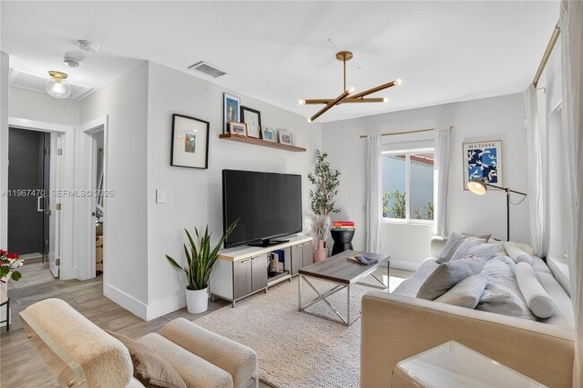 Building Photo - 837 Alberca St