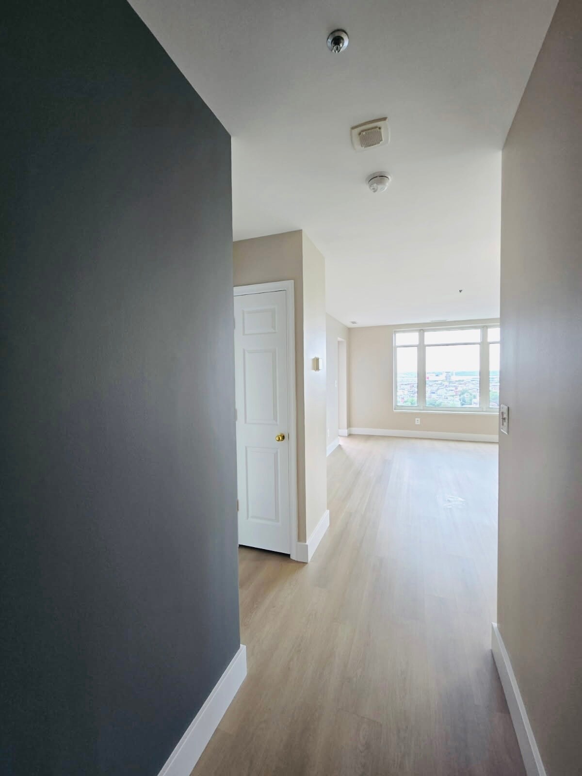 Building Photo - 100 Harborview Dr