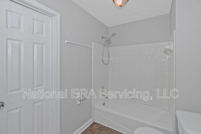 Building Photo - 213 Robin Ln