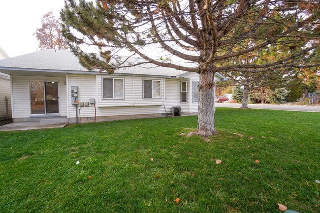 Building Photo - 82 3rd St