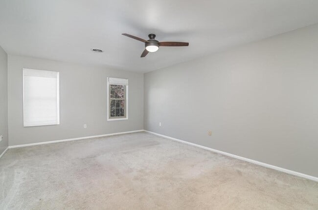 Building Photo - 8 Bracken Ct