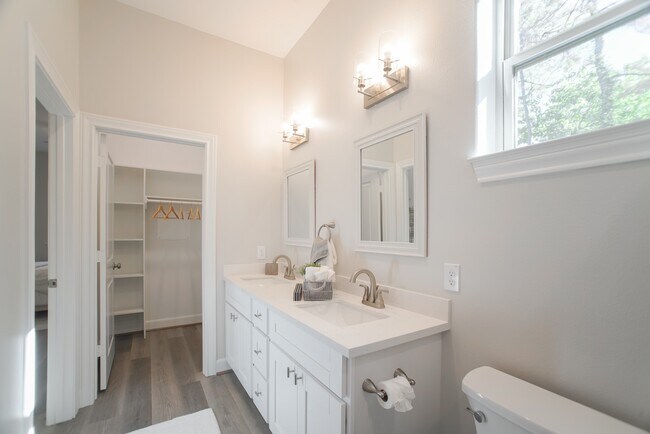 Building Photo - 504 Nursery Rd