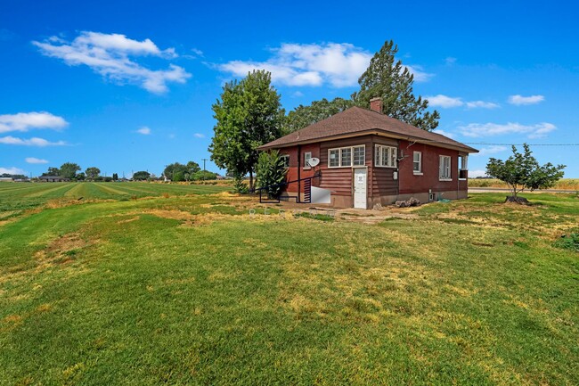 Building Photo - Check Out This 2 Bedroom Farm Home!