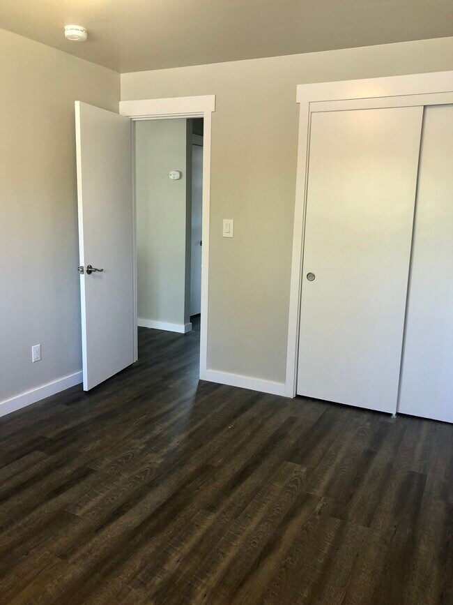 Building Photo - 12755 Phinney Ave N