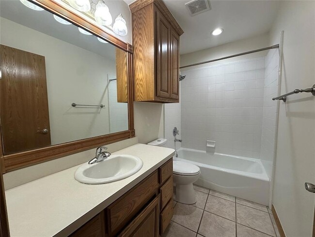 Building Photo - 15713 Traditions Blvd