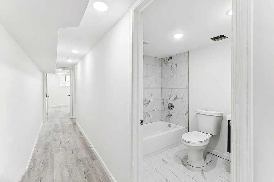 Building Photo - 507 S 63rd St