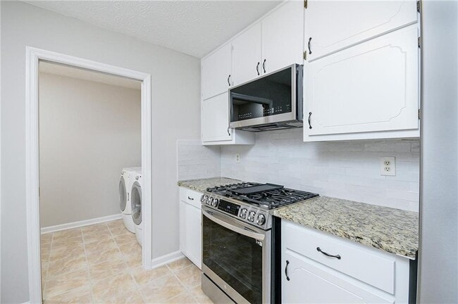 Building Photo - 5041 Alexander Ave