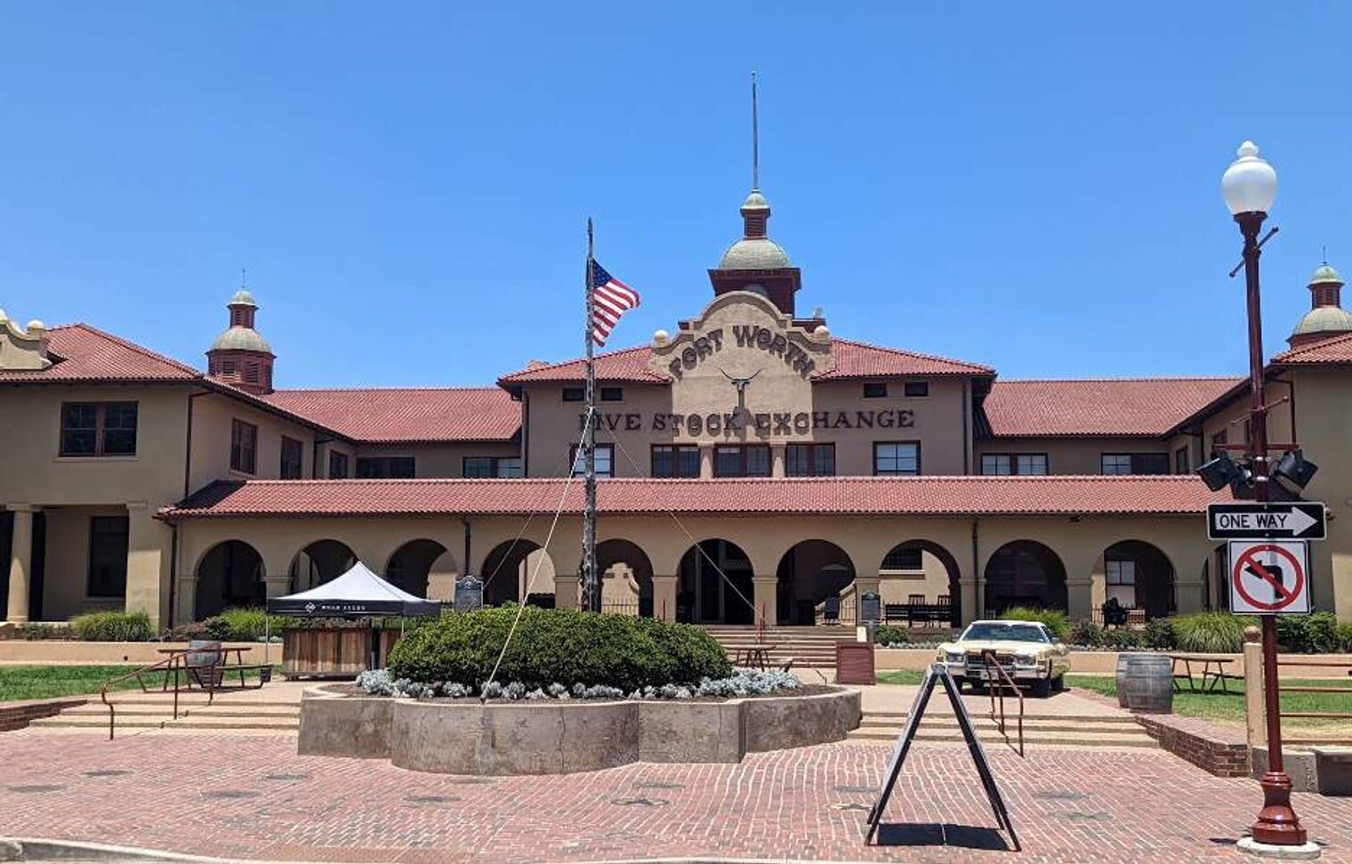 Building Photo - 1004 E Powell Ave