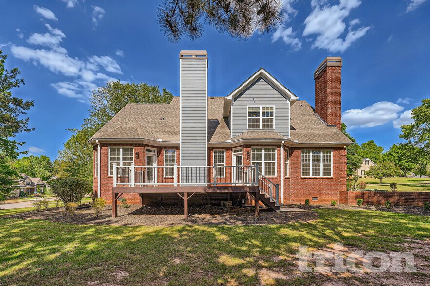 Building Photo - 300 Fallstone Path
