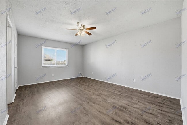 Building Photo - 7400 Butternut Ct