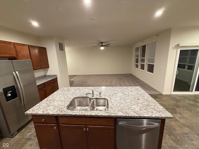 Building Photo - 15545 Westmoor Ave