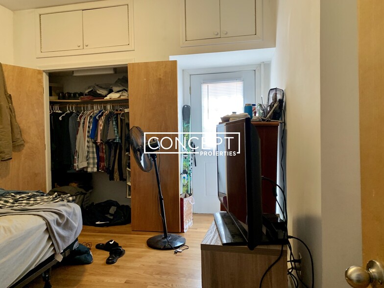 Building Photo - 38 Newton St