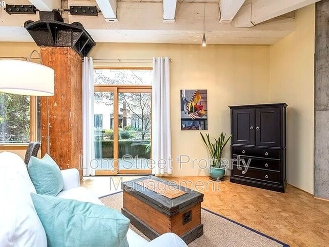 Building Photo - 1420 NW Lovejoy St