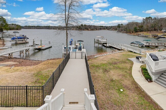 Building Photo - 215 Mariners Pointe Rd