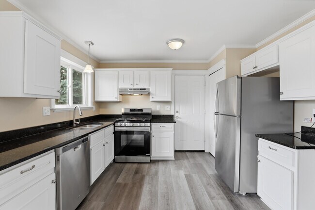 Building Photo - 41427 Larimore Ln