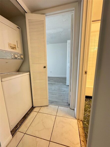 Building Photo - 861 NE 209th Terrace