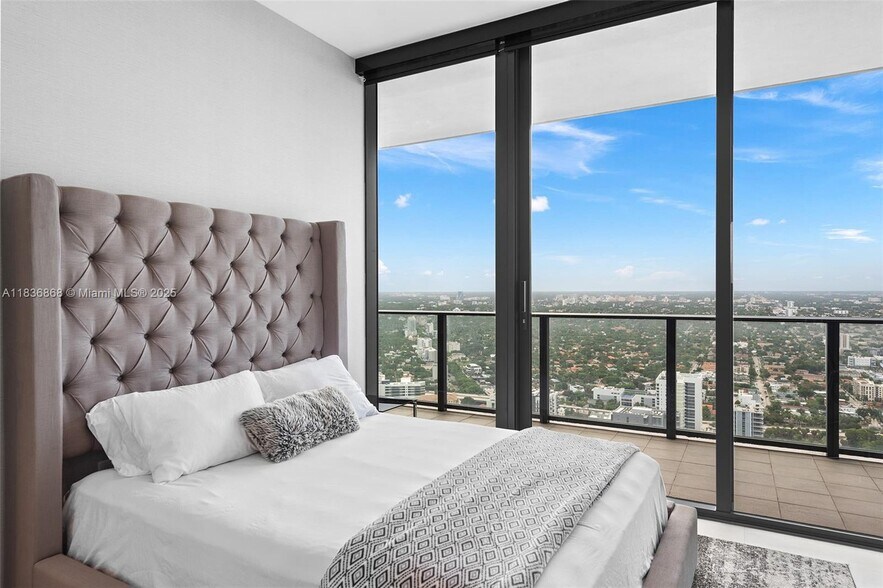 Building Photo - 1000 Brickell Plz