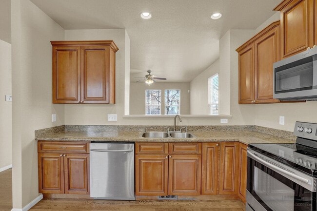 Building Photo - 2424 St Paul Dr