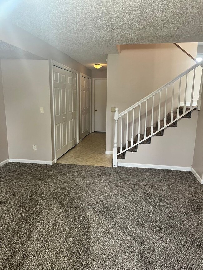 Building Photo - 3 Bed 2 Bath Home Available for Rent in Ne...