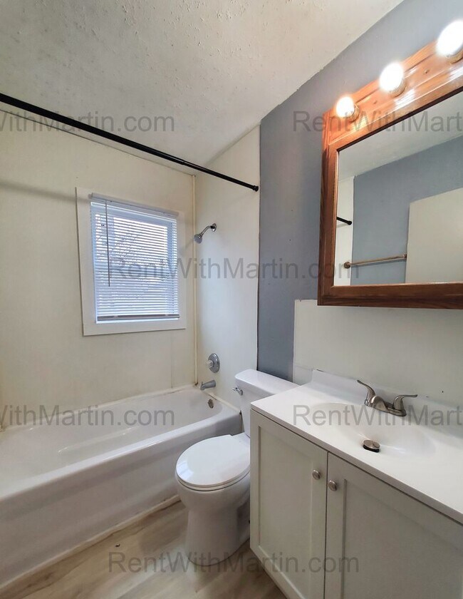 Building Photo - 736 Sherman Ave