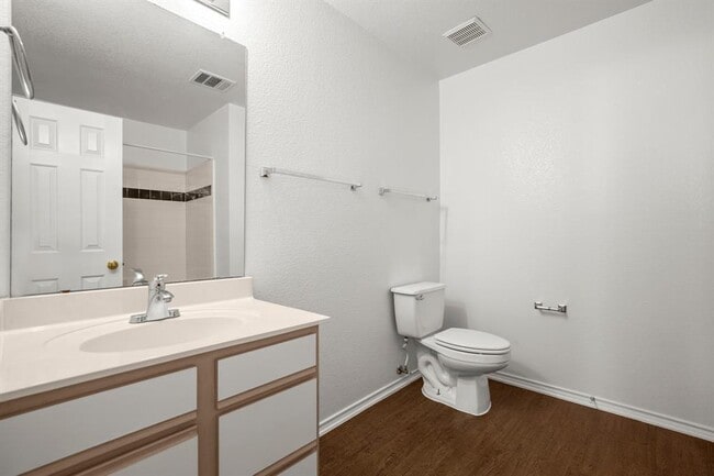 Building Photo - 13017 Lofton Cliff Dr