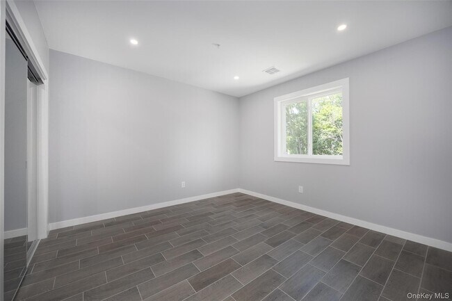 Building Photo - 126 Innis Ave