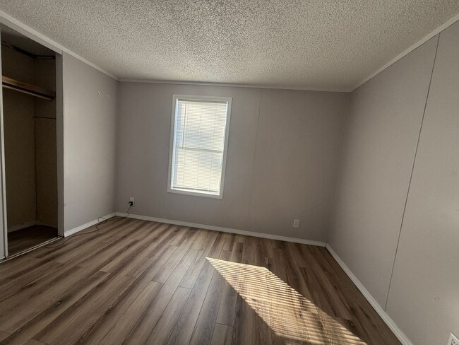 Building Photo - 3/2 Mobile Home