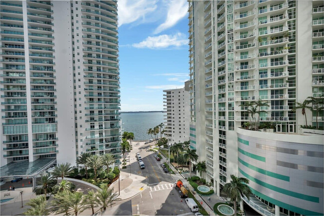 Building Photo - 1300 Brickell Bay Dr