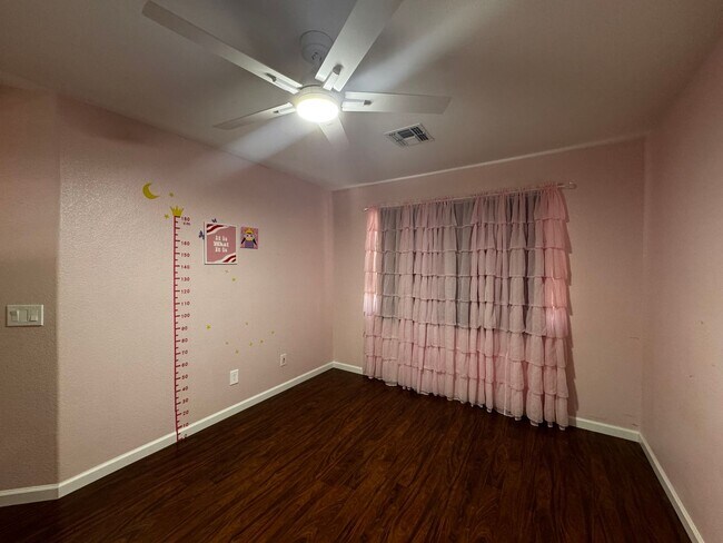 Building Photo - 4 BEDROOM WITH POOL IN DYNAMITE RANCH