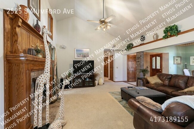 Building Photo - 2525 S Mumford Ave