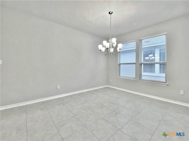 Building Photo - 816 Alta Wy