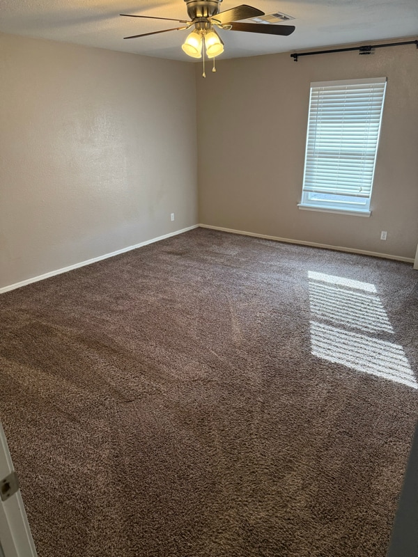 Building Photo - 3213 E Oakridge St