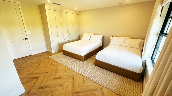 Building Photo - 4312 NE 22nd Ave