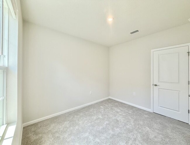 Building Photo - 499 Voltaire Dr