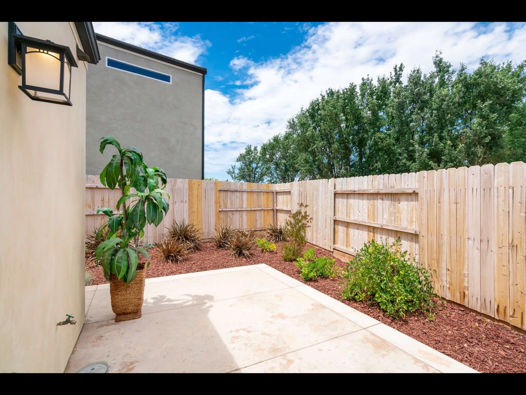 Building Photo - 271 Via Las Casitas