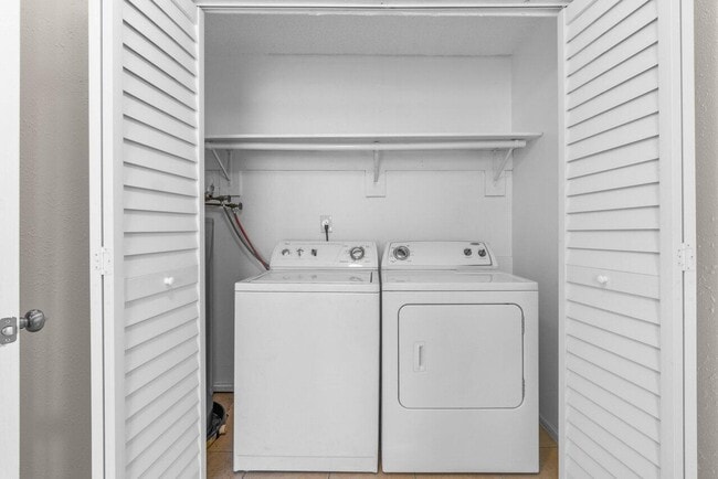 Building Photo - 4915 Gulfstream Rd