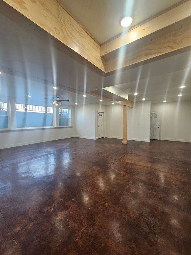 Building Photo - Country Living in Melba - Multi-Generational Home