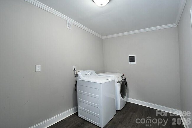 Building Photo - 266 Long St