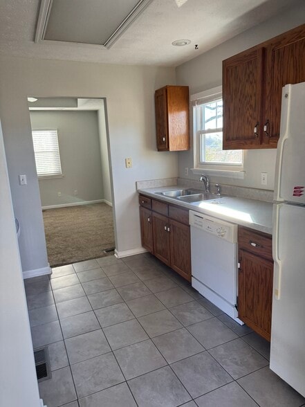 Building Photo - 112 E Manning St