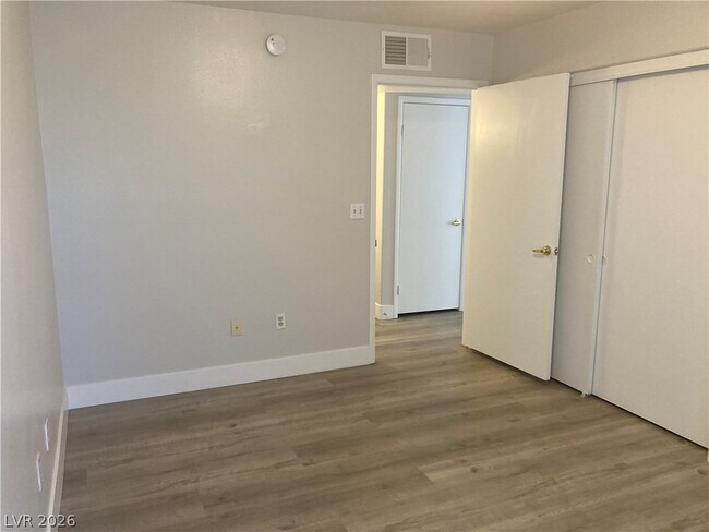 Building Photo - 5710 E Tropicana Ave