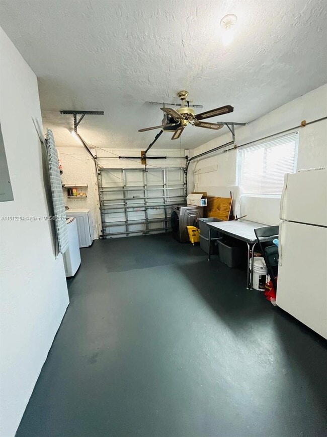 Building Photo - 831 SW 49th Terrace