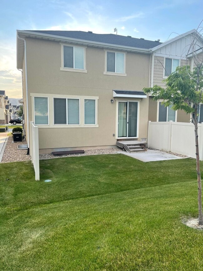 Building Photo - Beautiful townhome near Thanksgiving Point for rent