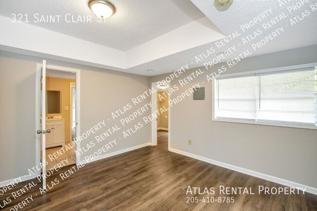 Building Photo - 321 St Clair St