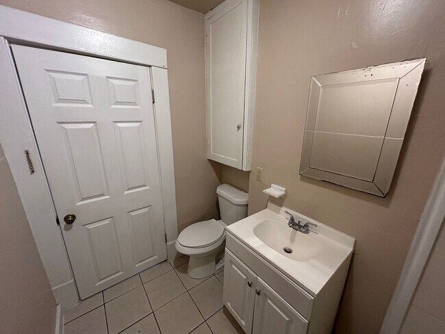 Building Photo - Downstairs 1BD/1BA Near San Antonio College – Easy Access, Central Location!