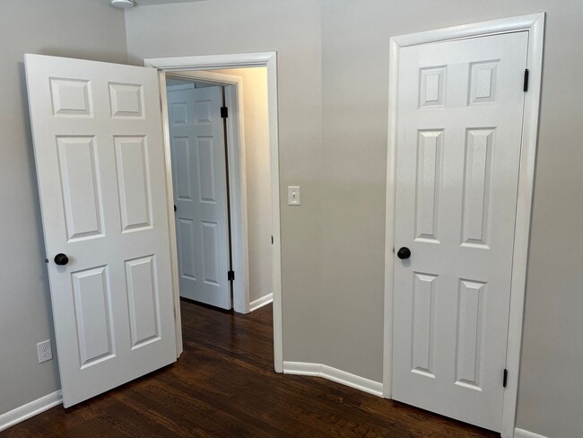 Building Photo - **BEAUTIFULLY REMODELED 3-BEDROOM/1.5 BATH HOUSE IN NORTH COLUMBUS!!**