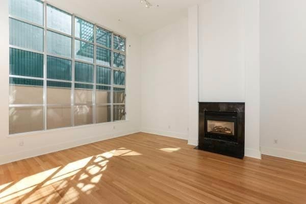 Building Photo - 520 6th St