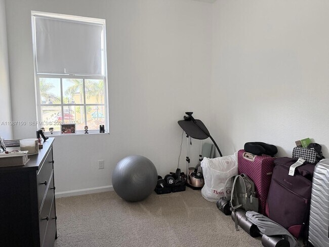 Building Photo - 4002 NW 11th Ct