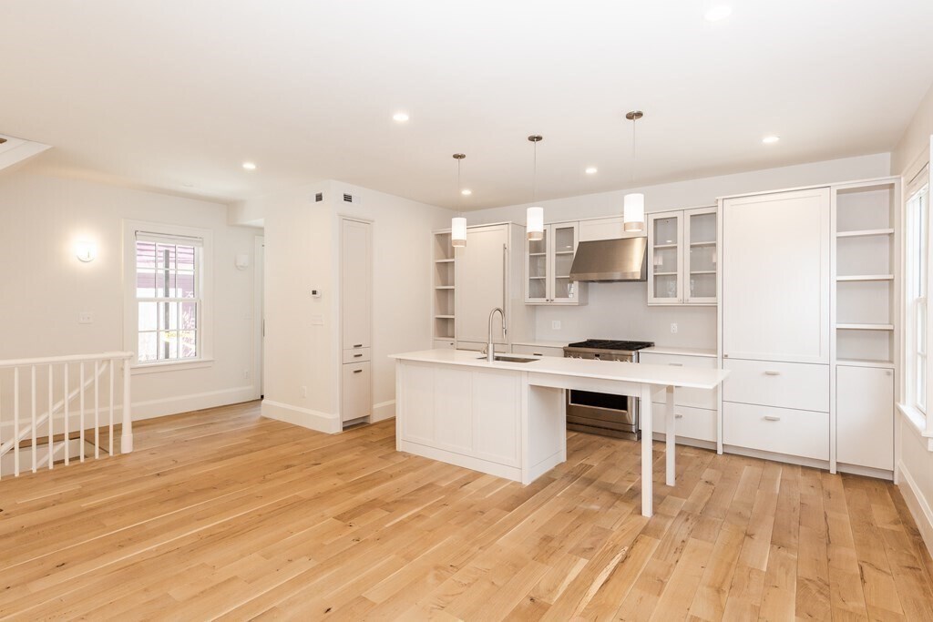 Building Photo - 229 Concord Ave