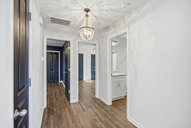 Building Photo - 7621 Maple Pl